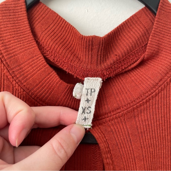 Sleeveless Rust Top - Picture 3 of 5